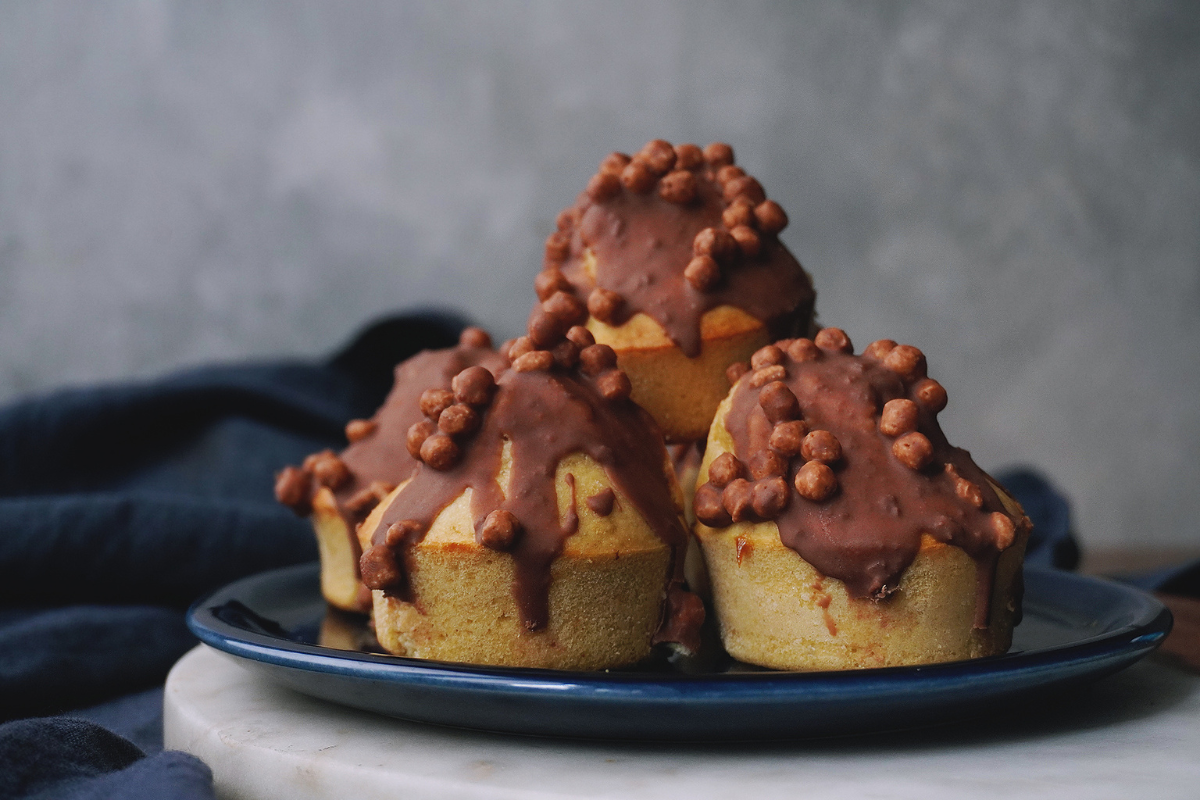 CHOCO CRUNCHY BANANA PANCAKES