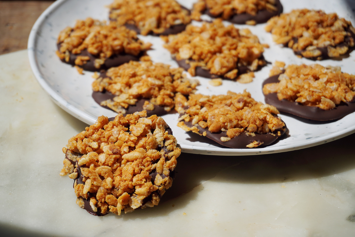 CRUNCHY NO-BAKE COOKIES