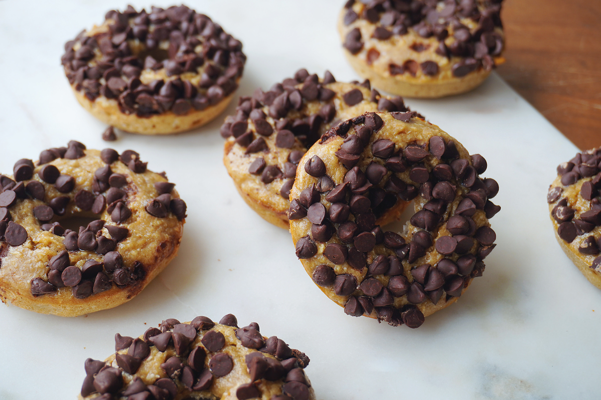 FIT DONUTS WITH CHOCOLATE CHIPS